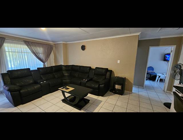 2 BEDROOM TOWNHOUSE FOR SALE IN MEYERSDAL